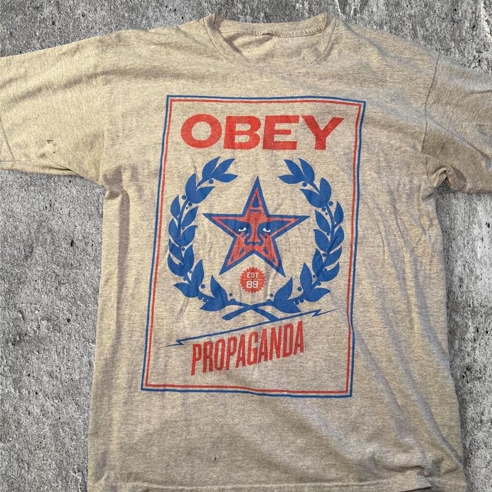 Obey Men's Grey and Cream T-shirt